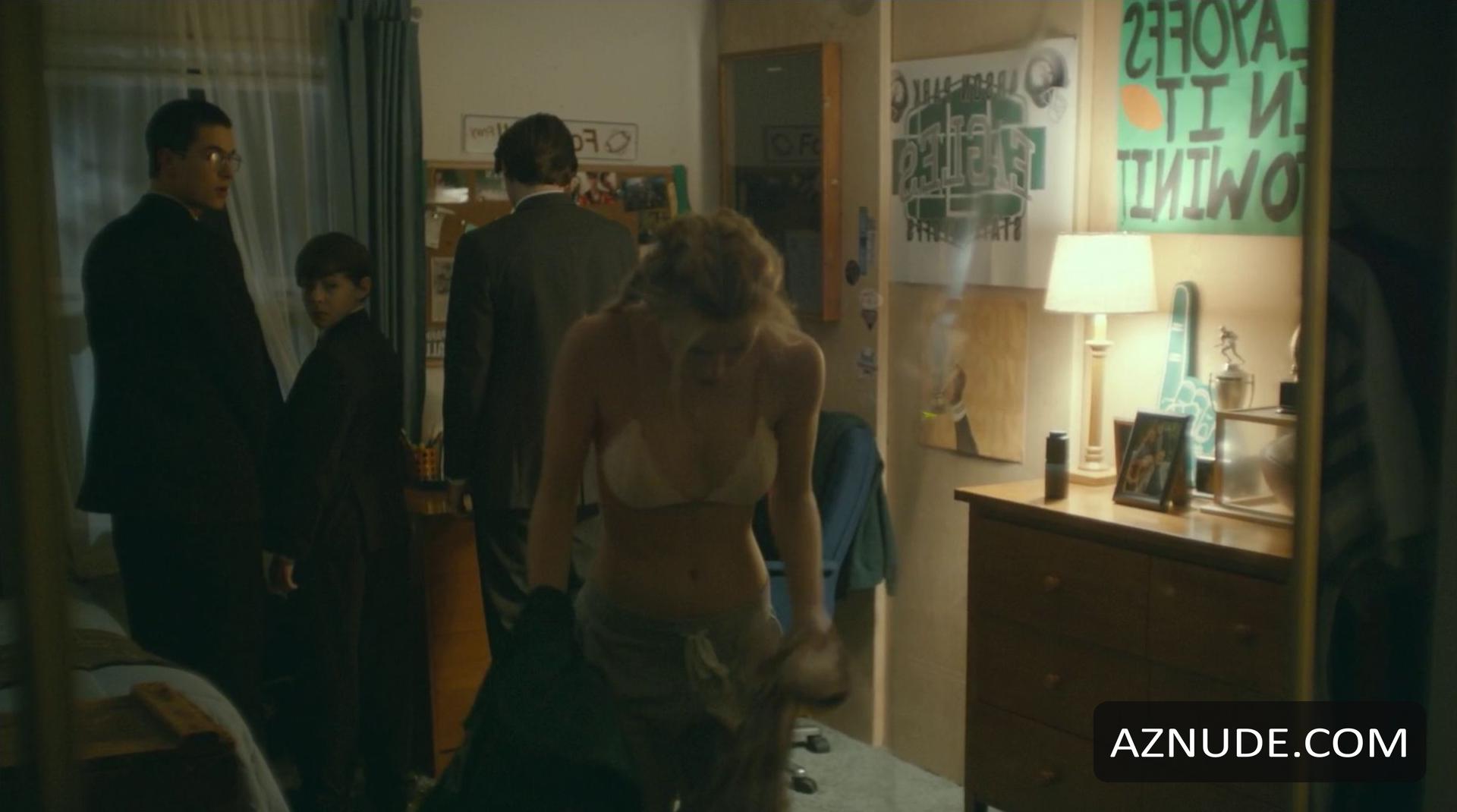 Bella Thorne in Shovel Buddies, photo 3