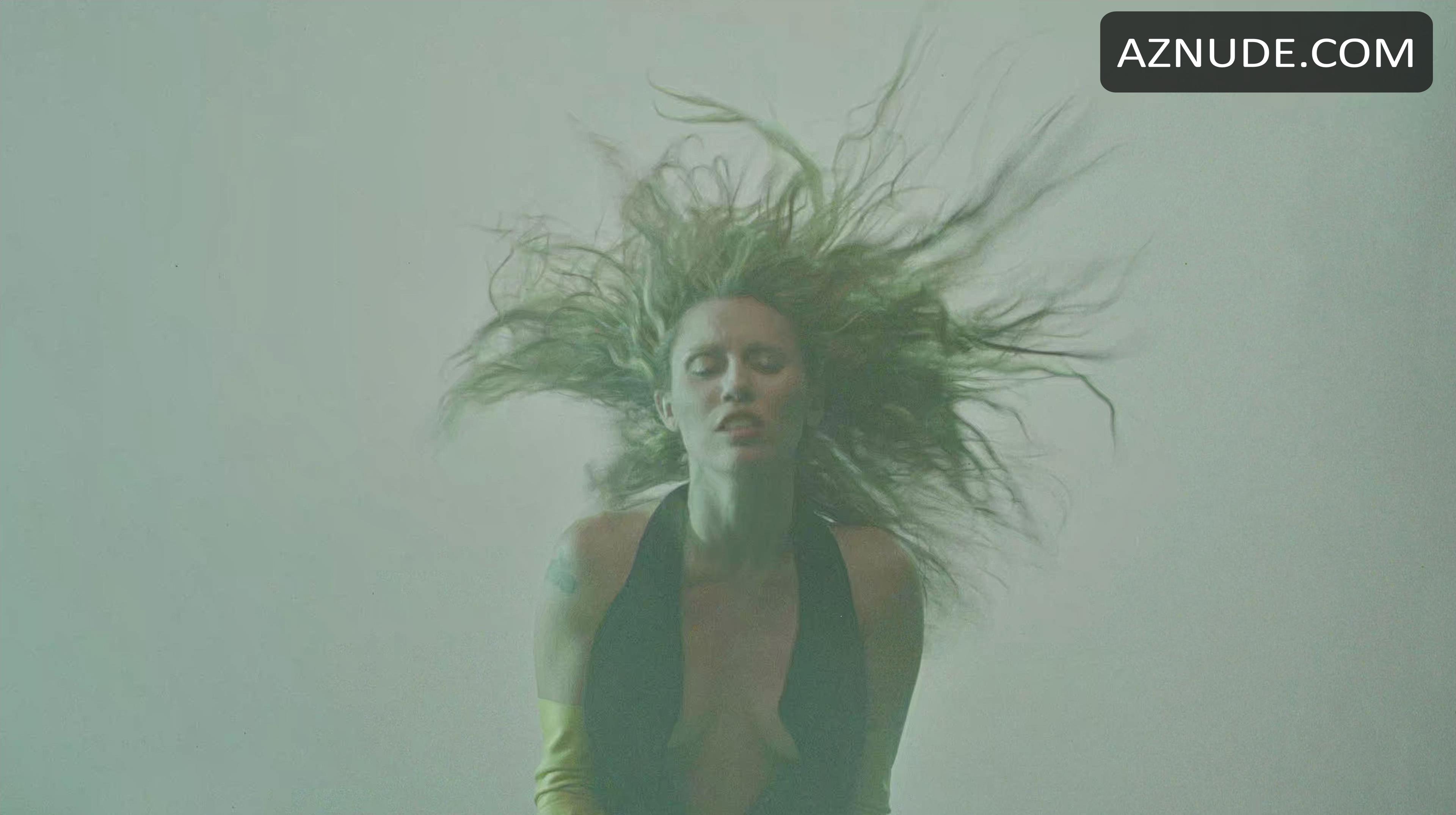 Miley Cyrus: Something Beautiful in Unsorted, photo 10