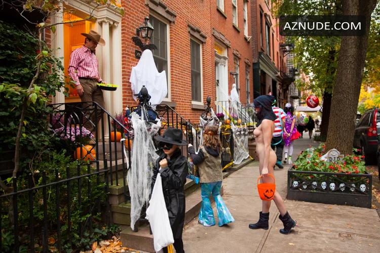 Nue York: Self-portraits Of A Bare Urban Citizen in Unsorted, photo 3