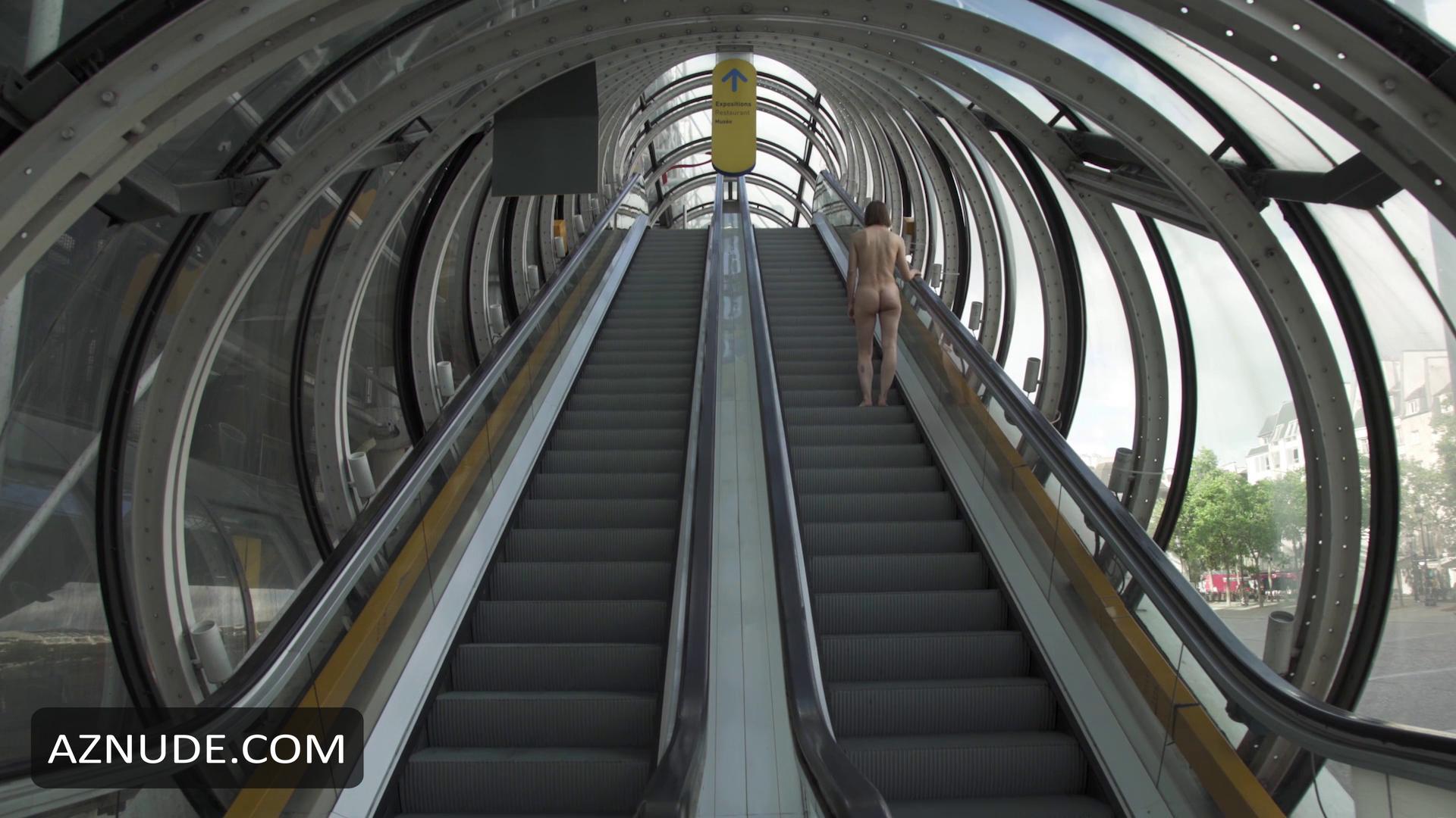Nu Montant Un Escalator in Unsorted, photo 5
