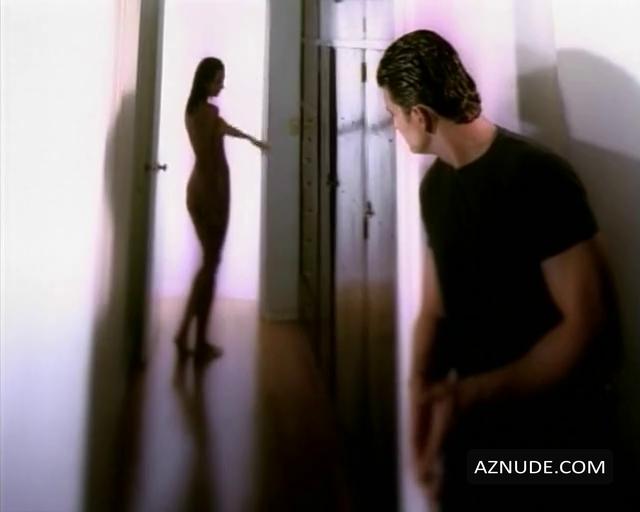 Ricardo Arjona: Desnuda in Unsorted, photo 6
