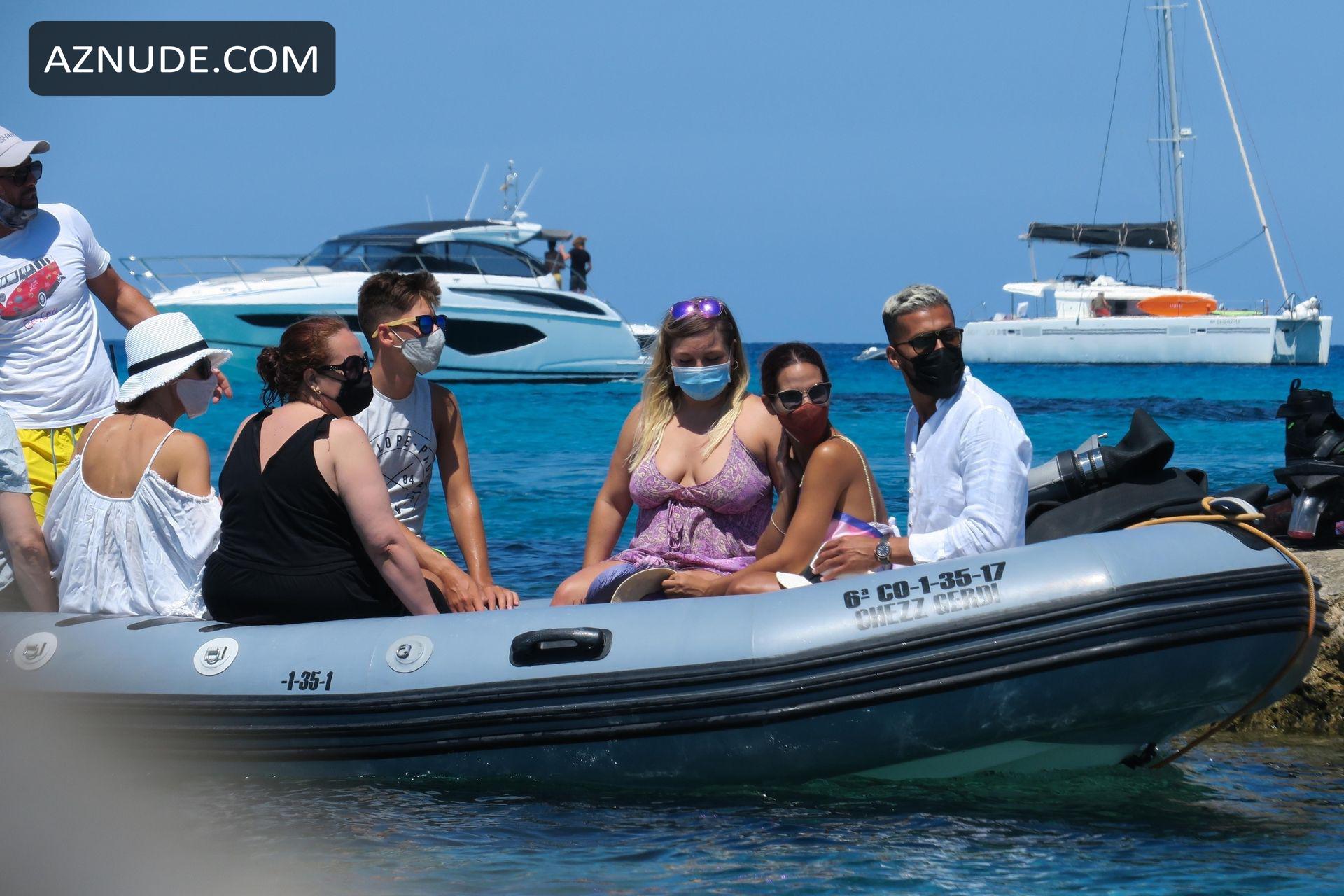 Tamara Gorro in Tamara Gorro And Ezequiel Garay Enjoy A Day In The Sun In Formentera, photo 1