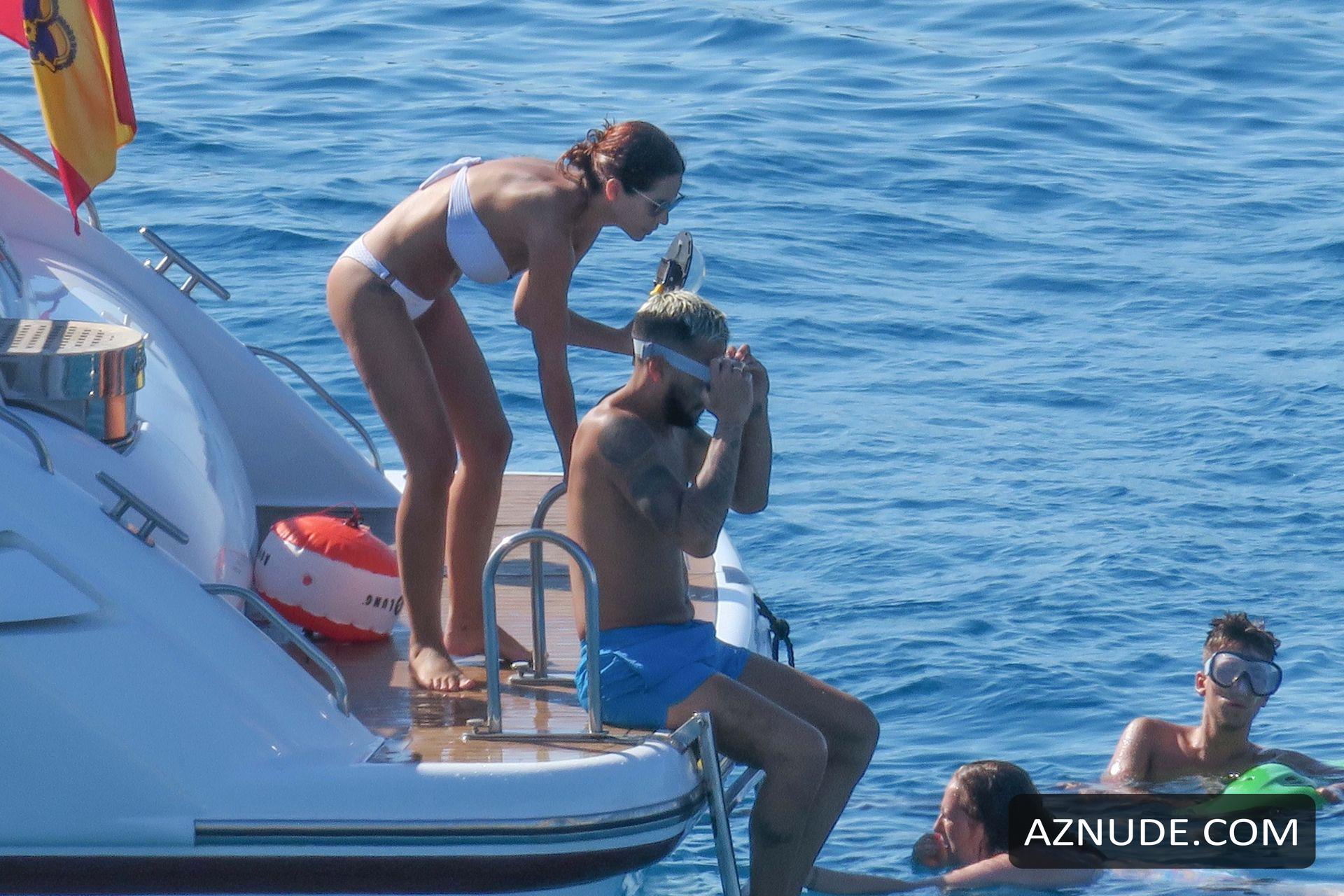 Tamara Gorro in Tamara Gorro And Ezequiel Garay Enjoy A Day In The Sun In Formentera, photo 5