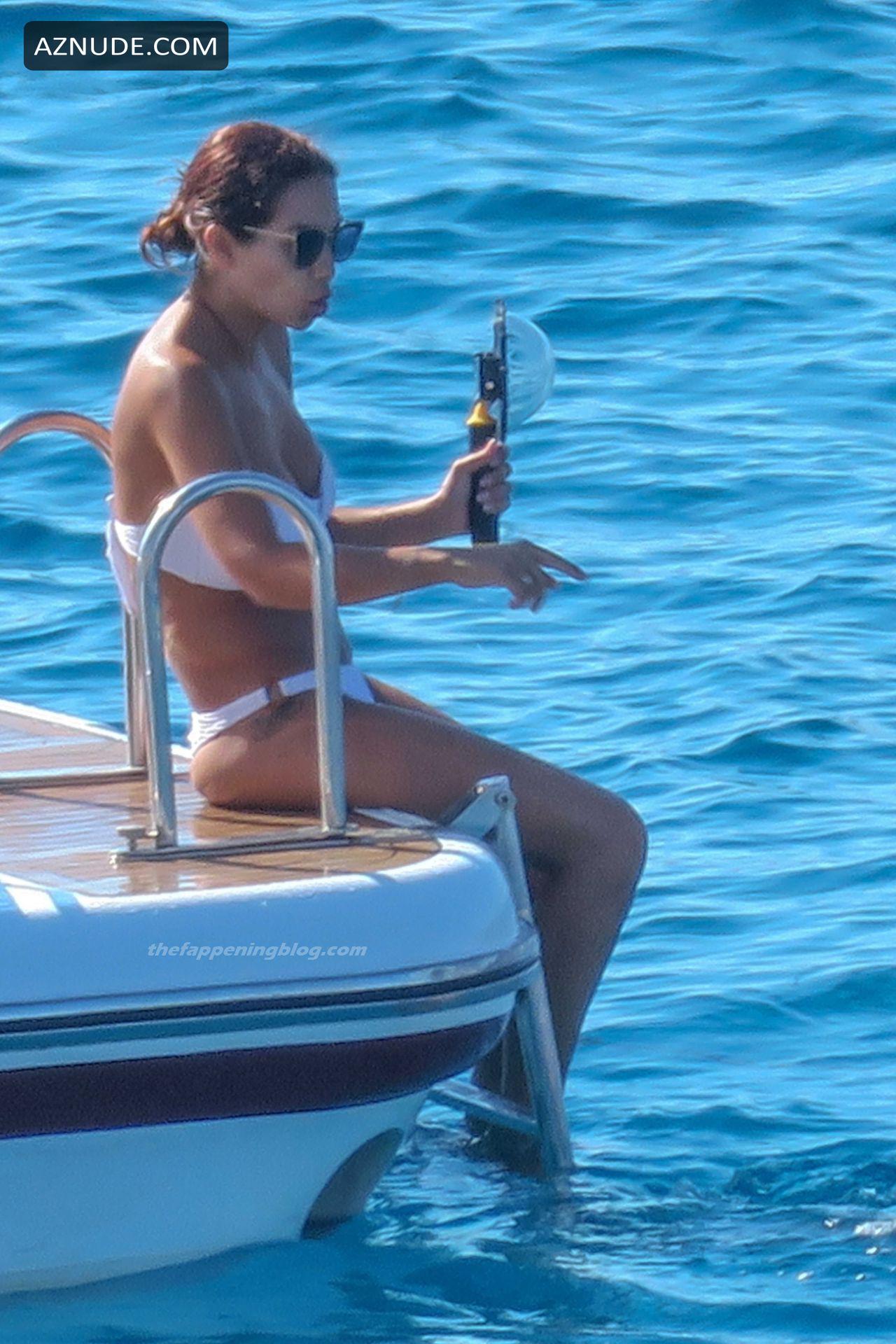 Tamara Gorro in Tamara Gorro And Ezequiel Garay Enjoy A Day In The Sun In Formentera, photo 7