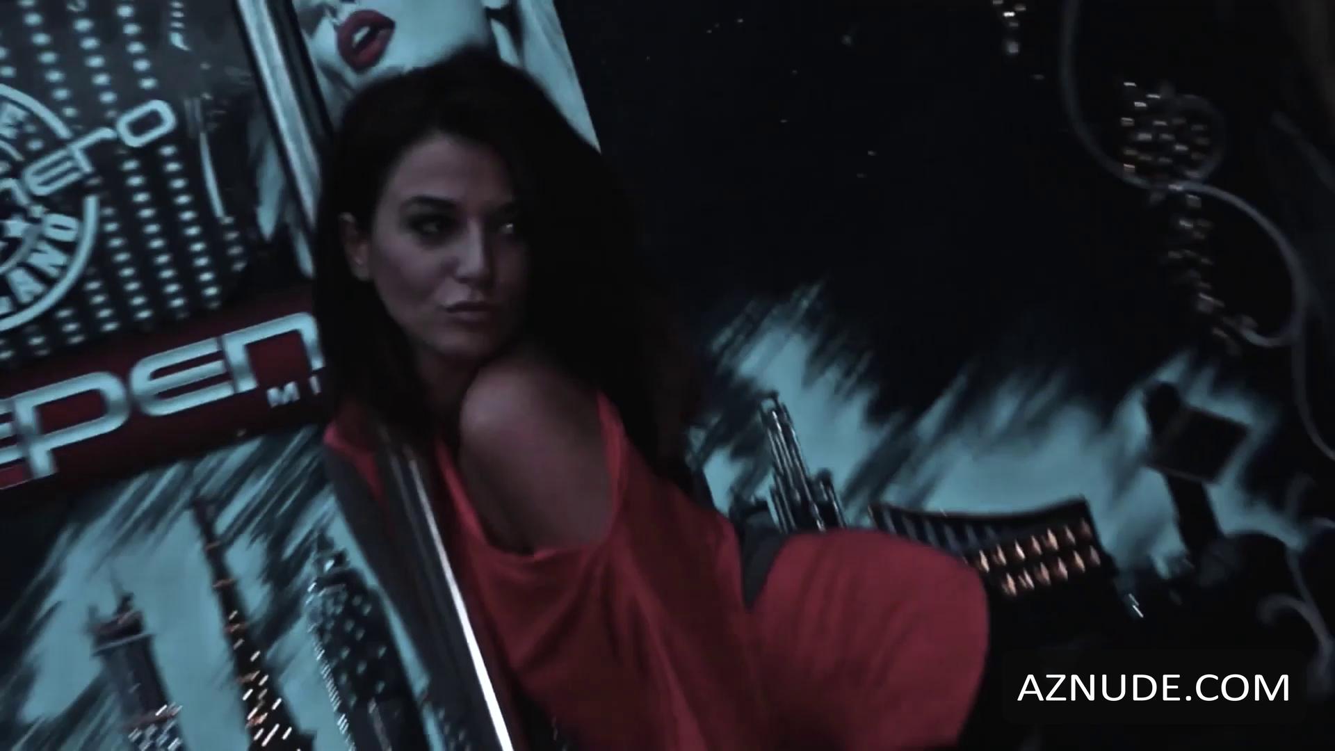 Valentina Di Simone in Me Her And Her, photo 8