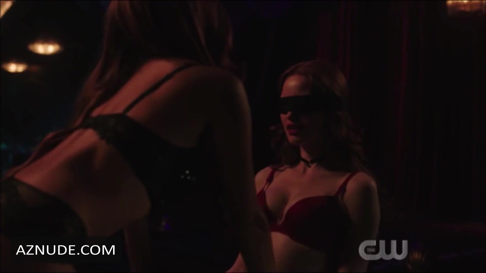 Vanessa Morgan in Riverdale, photo 1