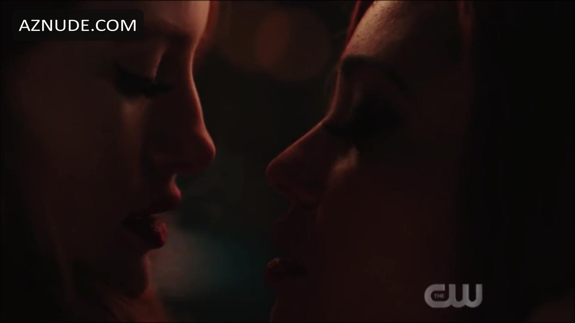 Vanessa Morgan in Riverdale, photo 5