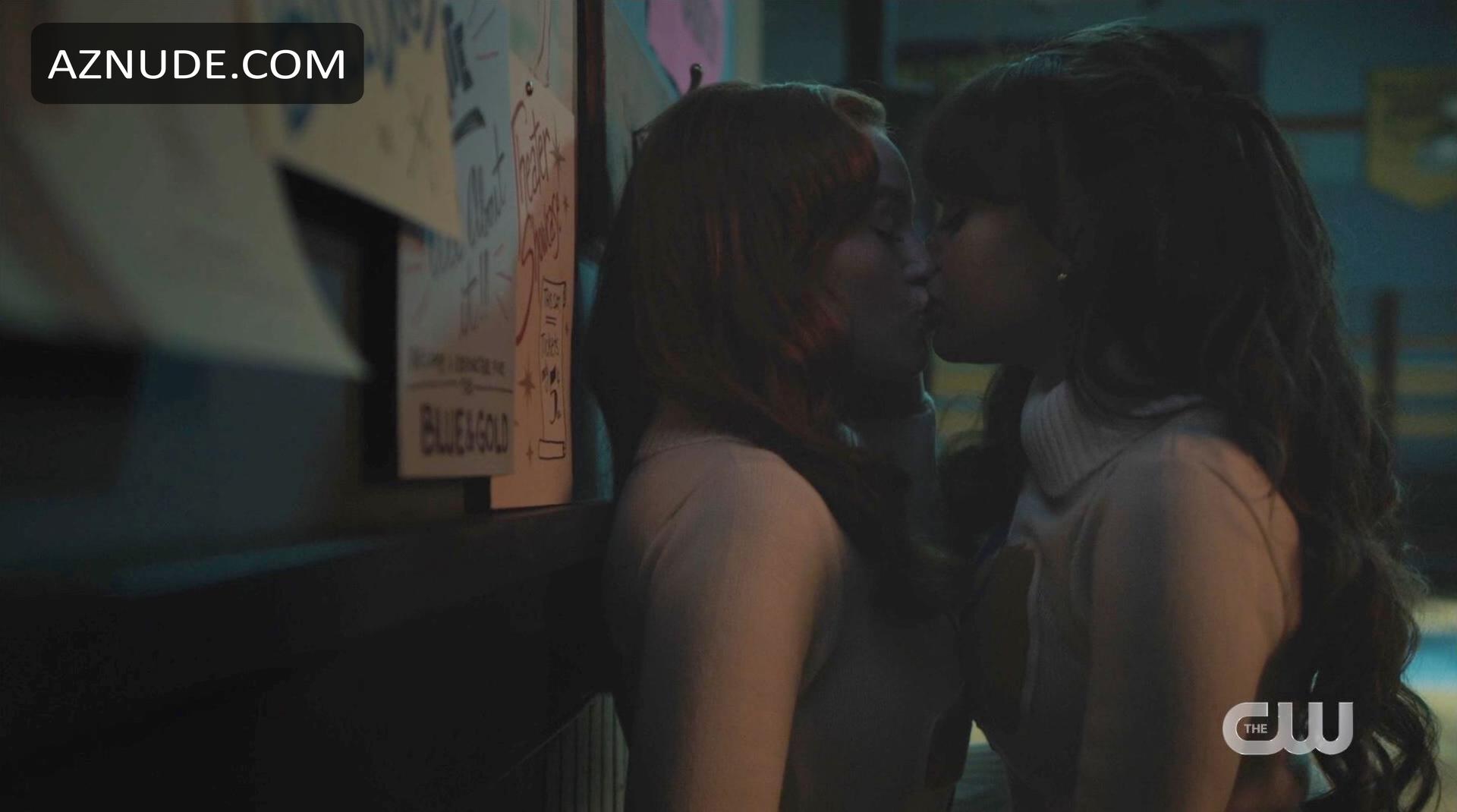 Vanessa Morgan in Riverdale, photo 19