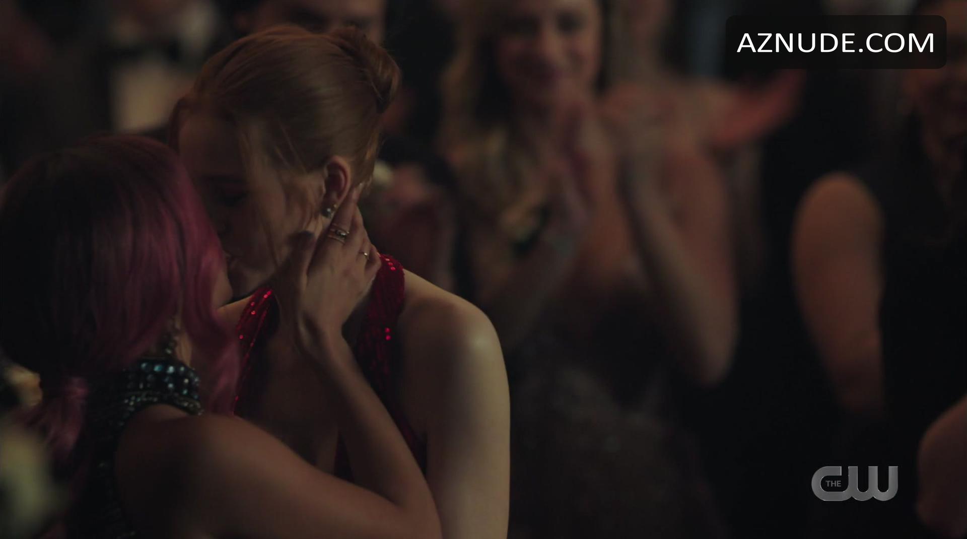 Vanessa Morgan in Riverdale, photo 20