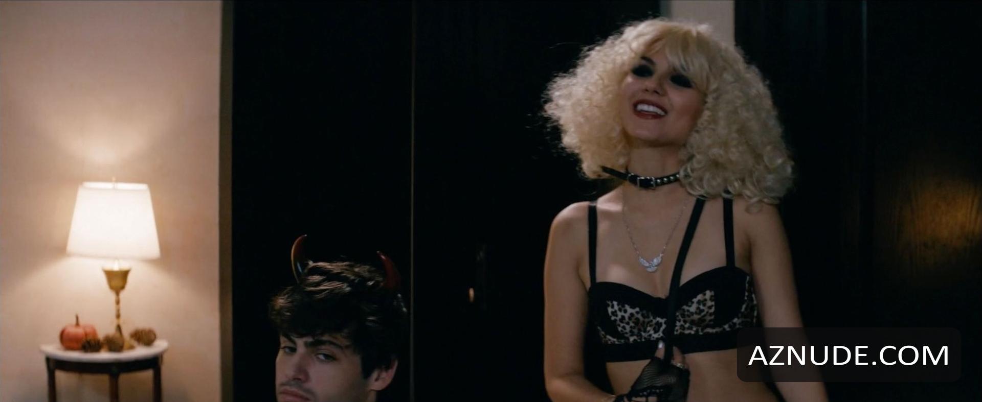 Victoria Justice in Naomi And Ely's No Kiss List, photo 7