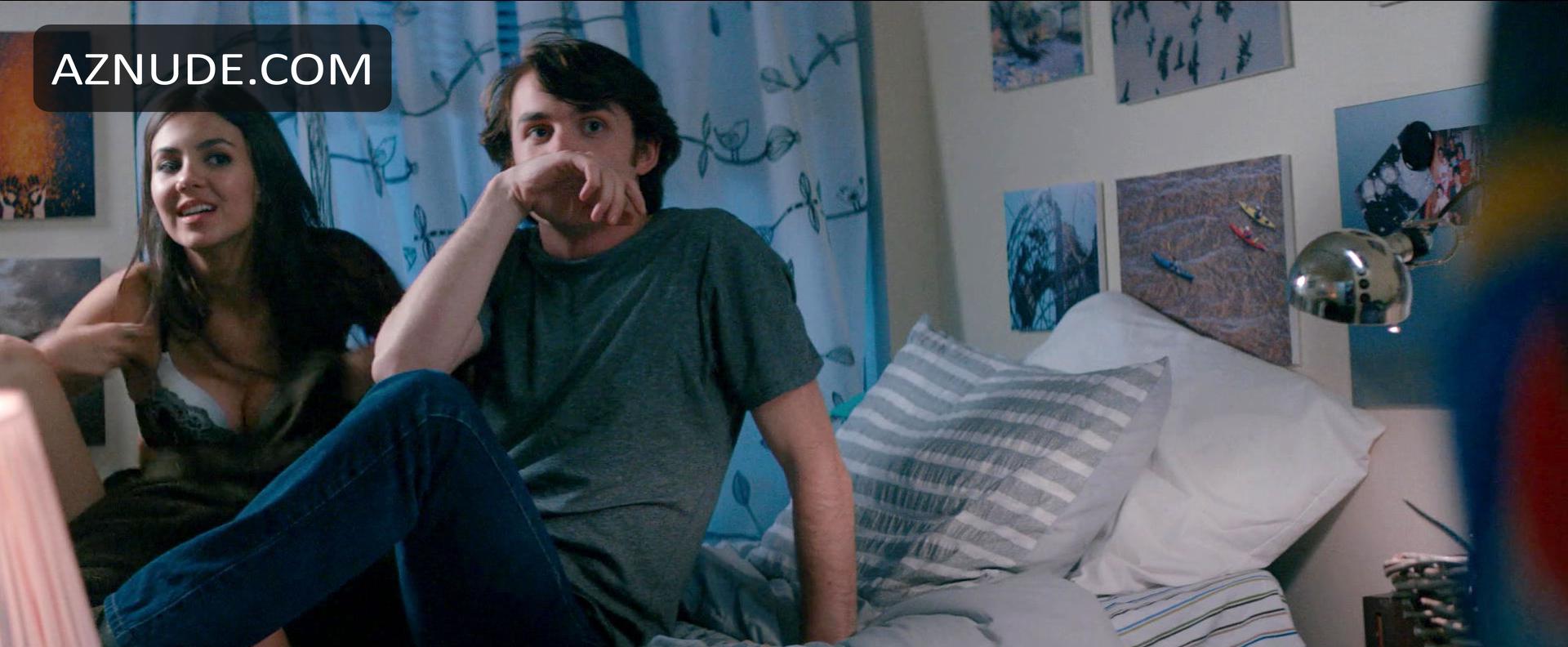 Victoria Justice in Naomi And Ely's No Kiss List, photo 12