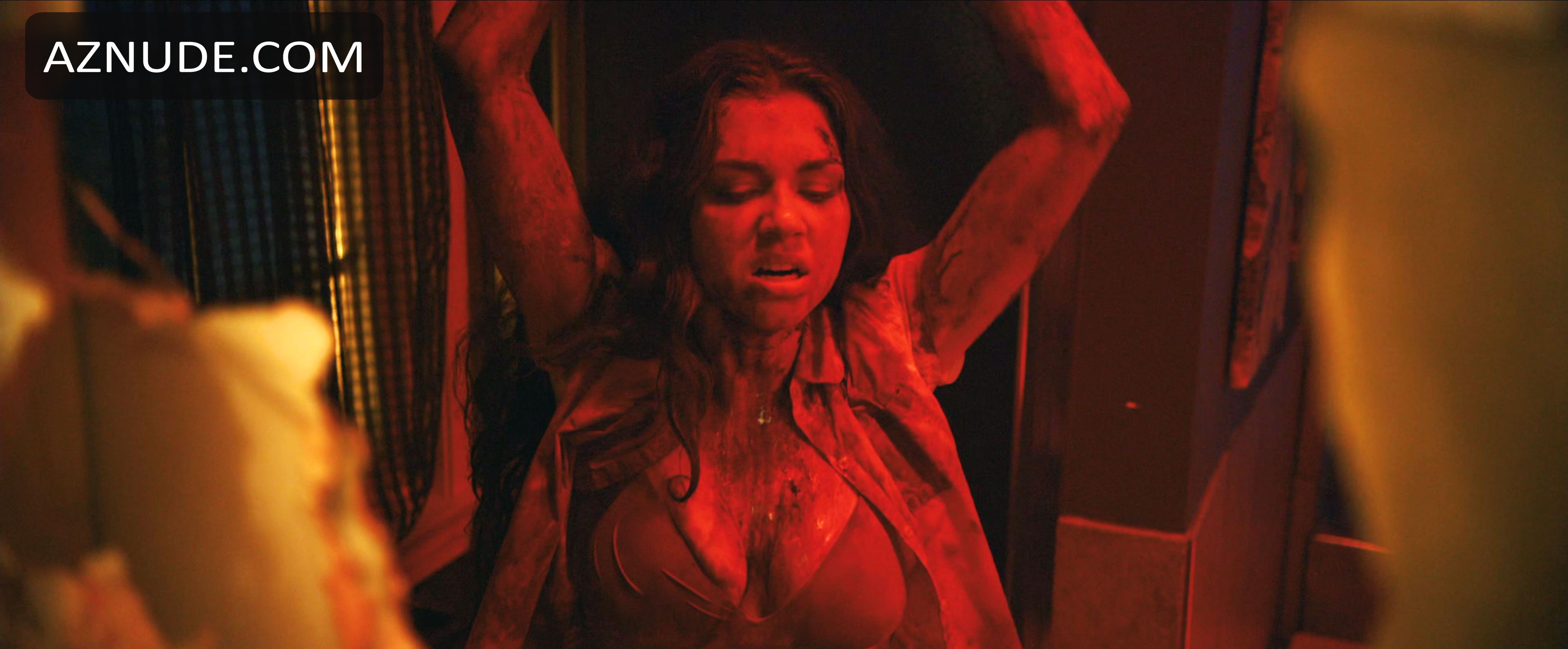 Victoria Konefal in Fog City, photo 6