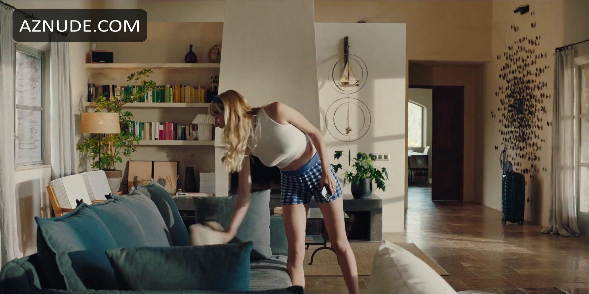 Violeta Rodriguez in The Quiet Maid, photo 19