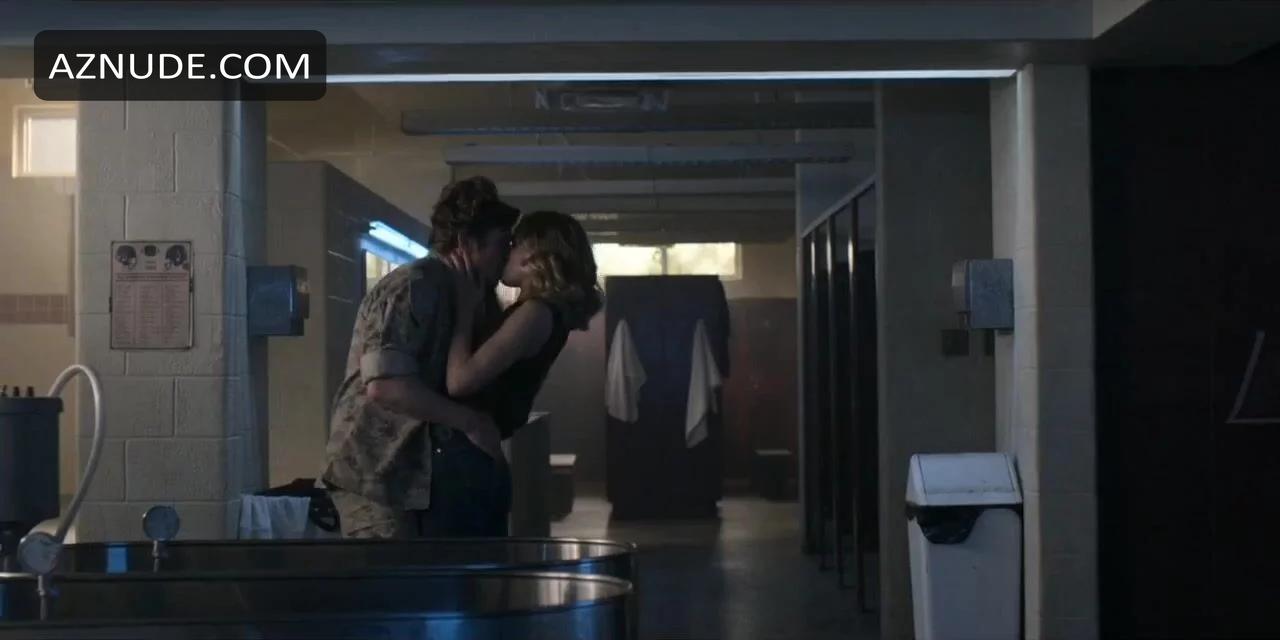 Willa Fitzgerald in Dare Me, photo 7