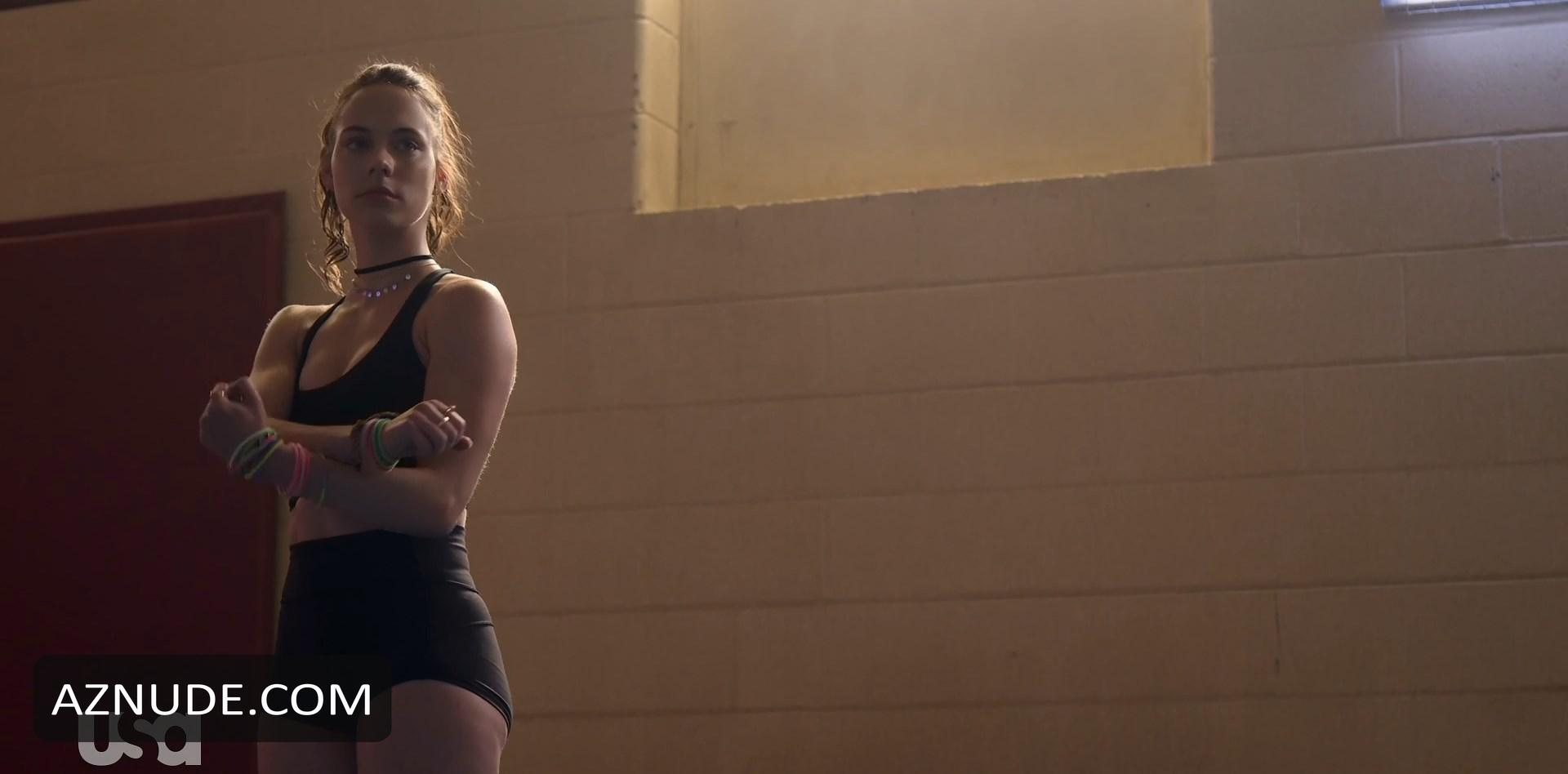 Willa Fitzgerald in Dare Me, photo 13