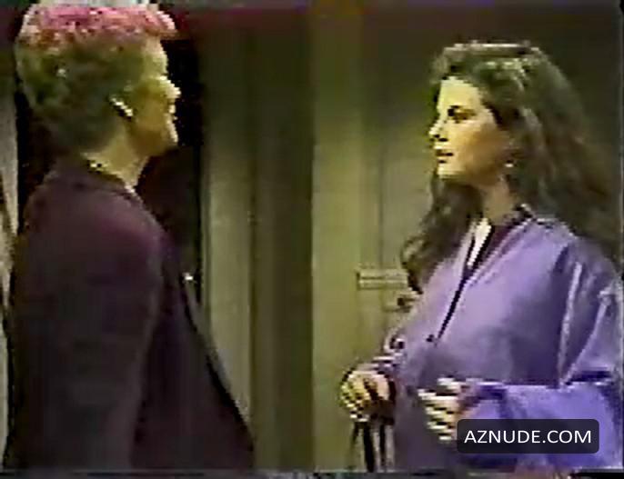 Yasmine Bleeth in Baywatch, photo 21