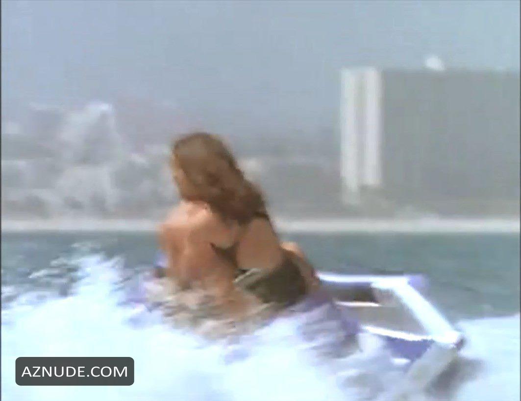 Yasmine Bleeth in Baywatch, photo 32