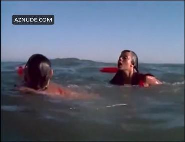 Yasmine Bleeth in Baywatch, photo 34