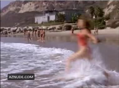 Yasmine Bleeth in Baywatch, photo 56
