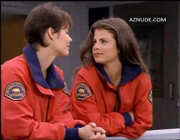 Yasmine Bleeth in Baywatch, photo 57