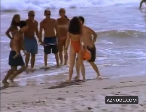 Yasmine Bleeth in Baywatch, photo 88