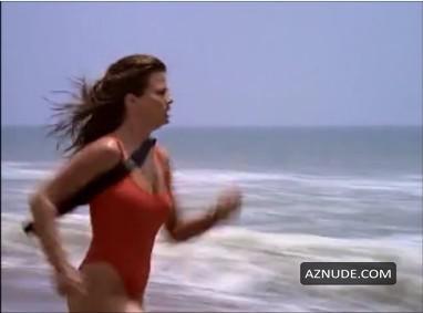 Yasmine Bleeth in Baywatch, photo 111