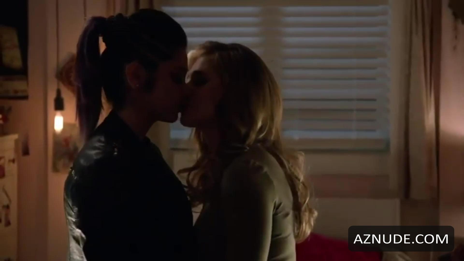 Yvette Monreal in Faking It, photo 1