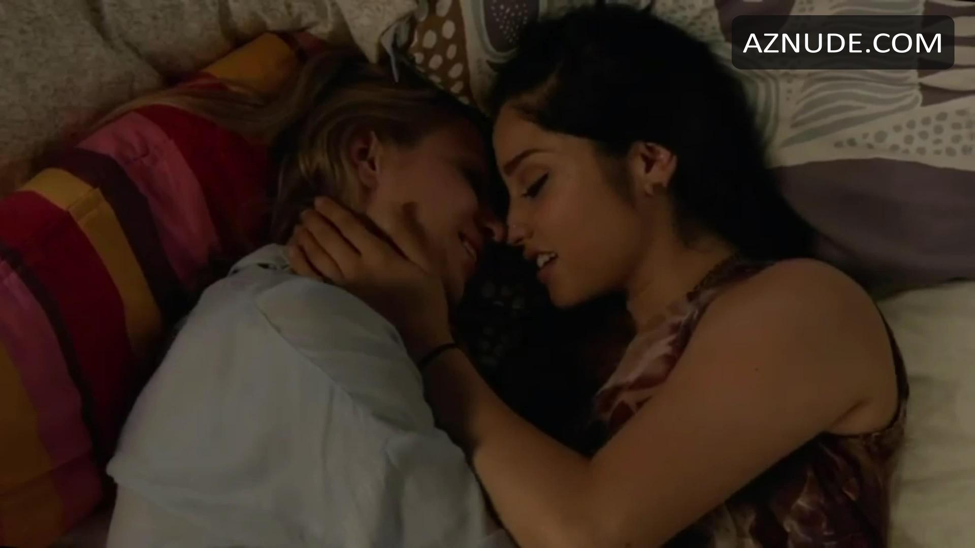 Yvette Monreal in Faking It, photo 4