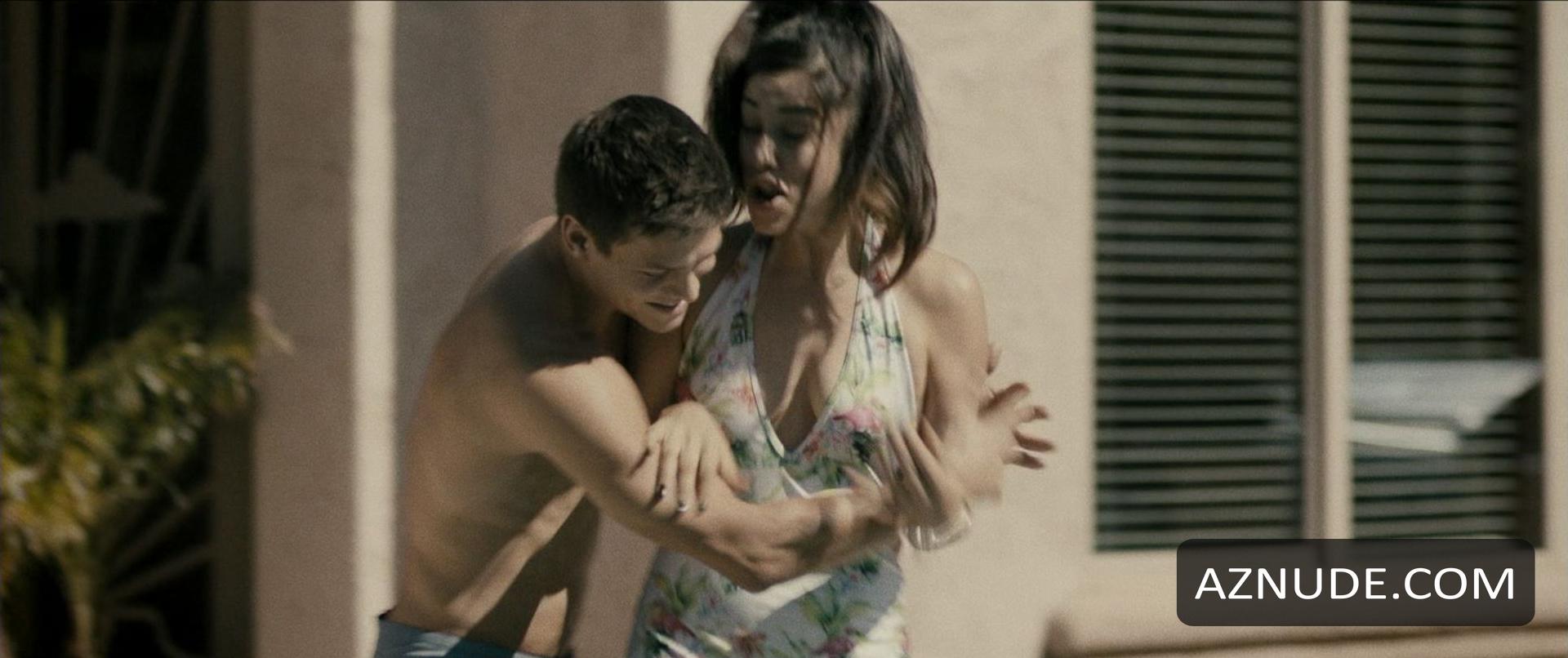 Yvette Monreal in Monsoon, photo 4
