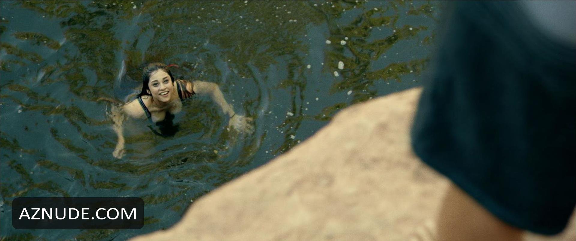 Yvette Monreal in Monsoon, photo 6