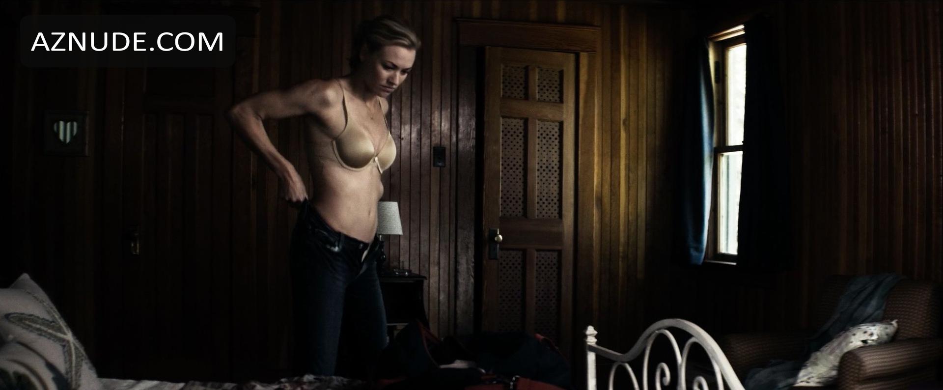 Yvonne Strahovski in He S Out There, photo 2