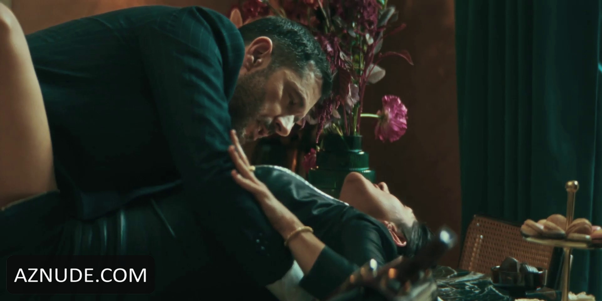 Zar Amir Ebrahimi in Privileges, photo 5