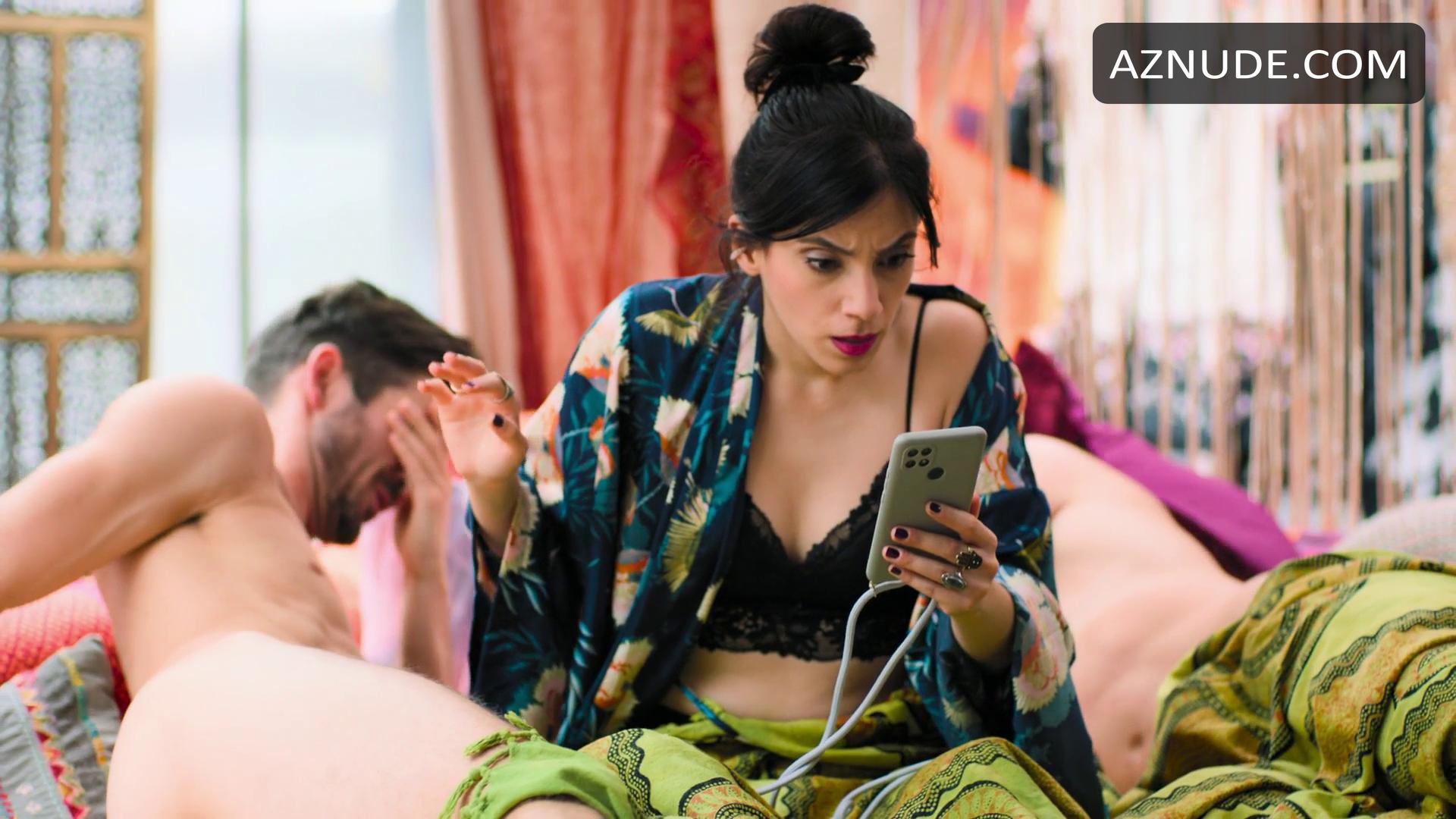 Zeynep Bozbay in Damaged Goods, photo 1