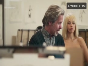 Rashida Jones in Angie Tribeca