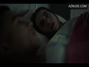 Sarah Desjardins in Impulse