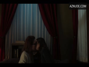 Sarah Desjardins in Impulse