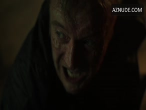 Shannon Tarbet in Rellik