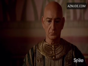 Sibylla Deen in Tut