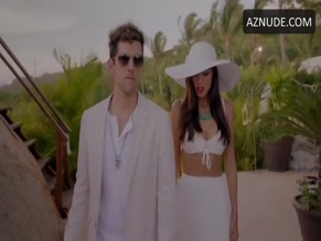 Sofia Sisniega in Club De Cuervos