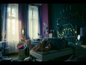 Anna Bederke in Para - We Are King