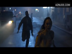 Sophie Skelton in Day Of The Dead: Bloodline