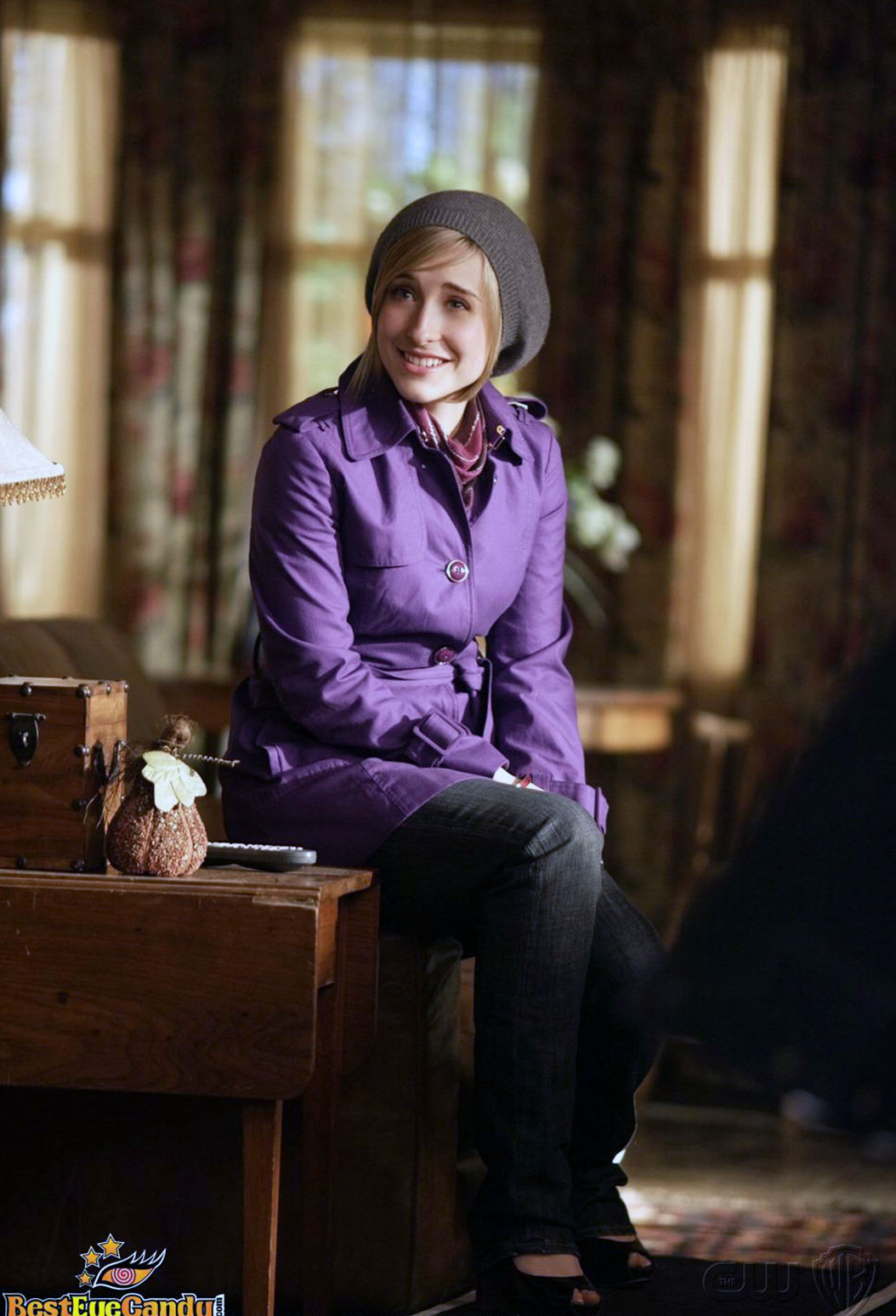 Allison Mack, photo 12