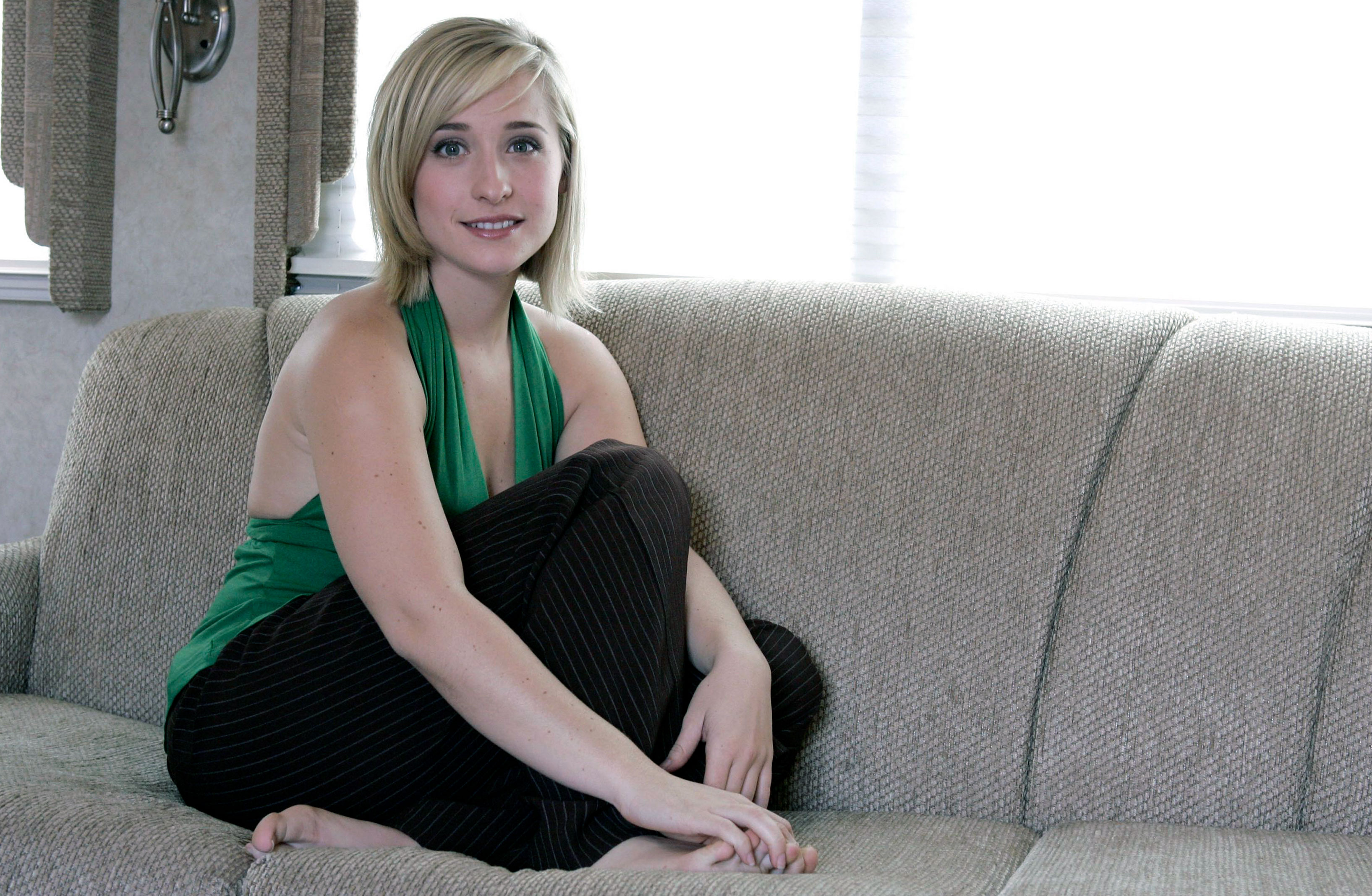 Allison Mack, photo 65