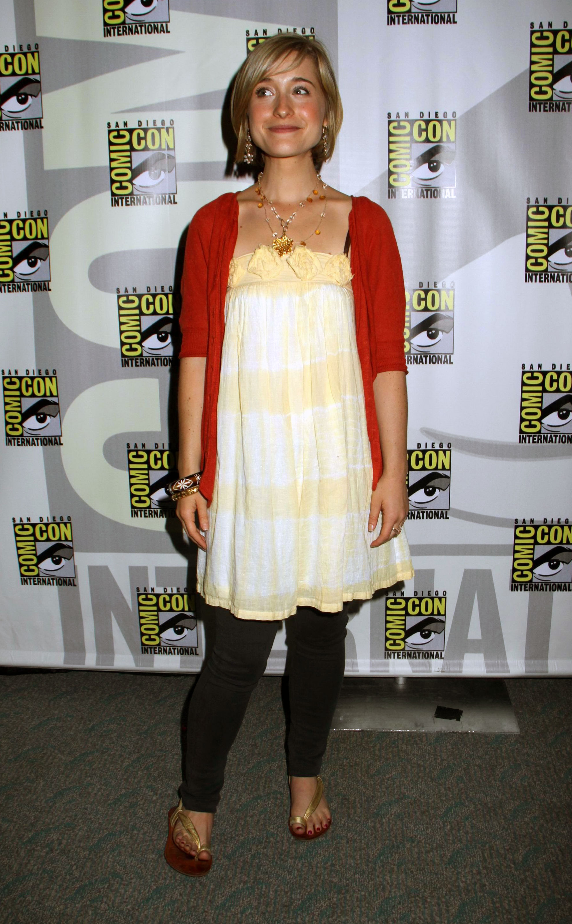 Allison Mack, photo 69