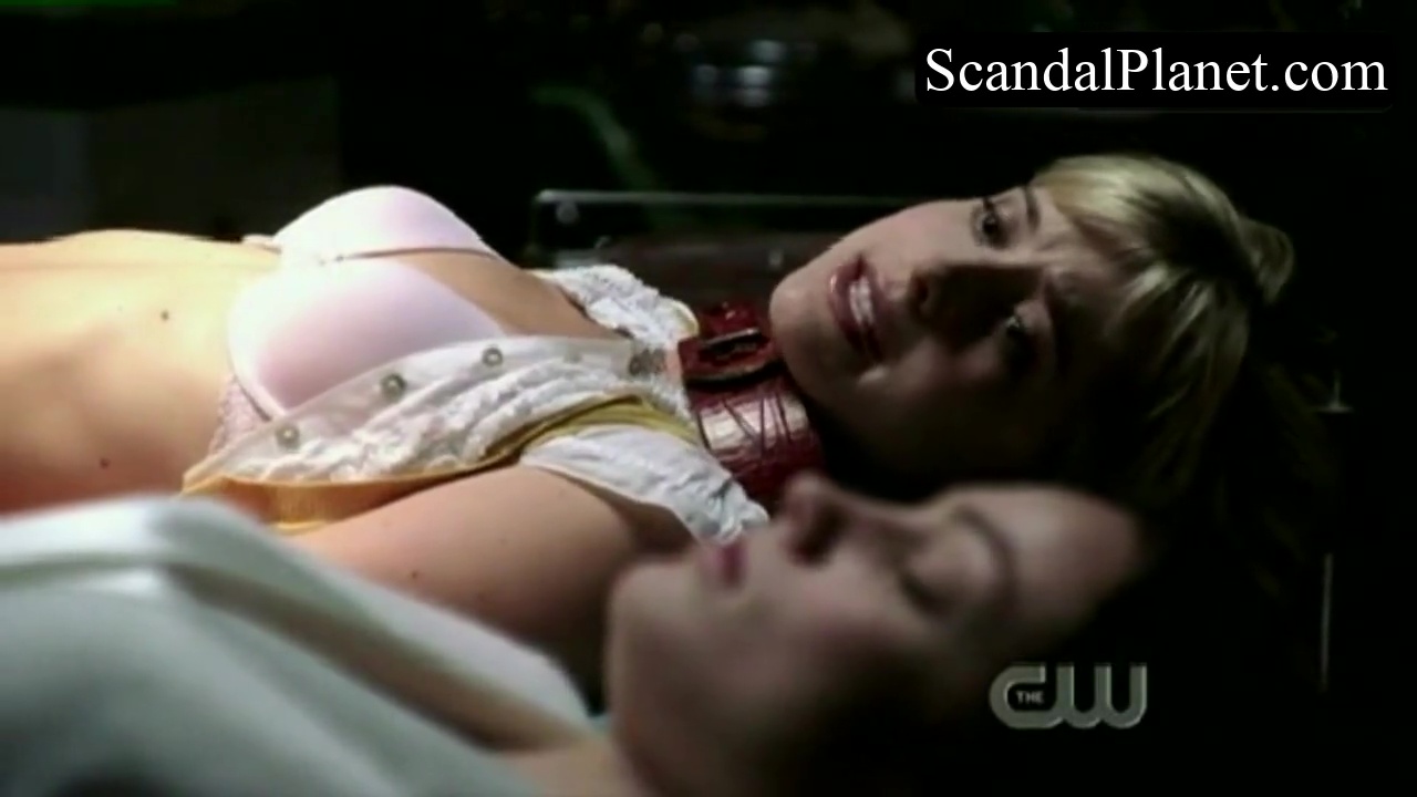Allison Mack, photo 90