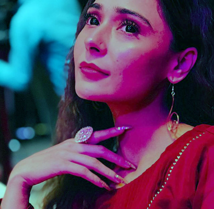 Sara Khan, photo 1