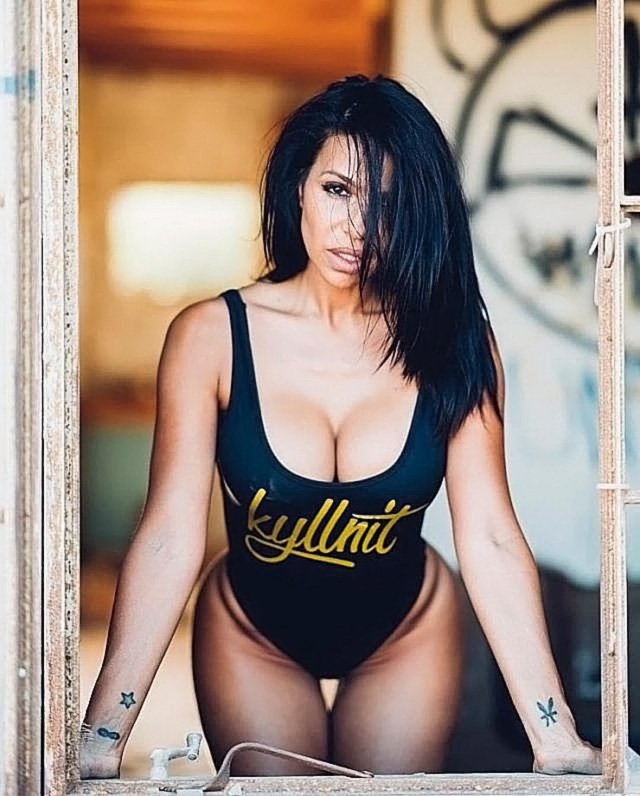 Vida Guerra, photo 101