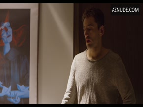 Stephanie Cayo in Club De Cuervos