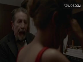 Stephanie Cayo in Club De Cuervos