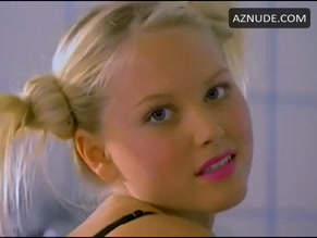 Suzanne Stokes in Bricol' Girls